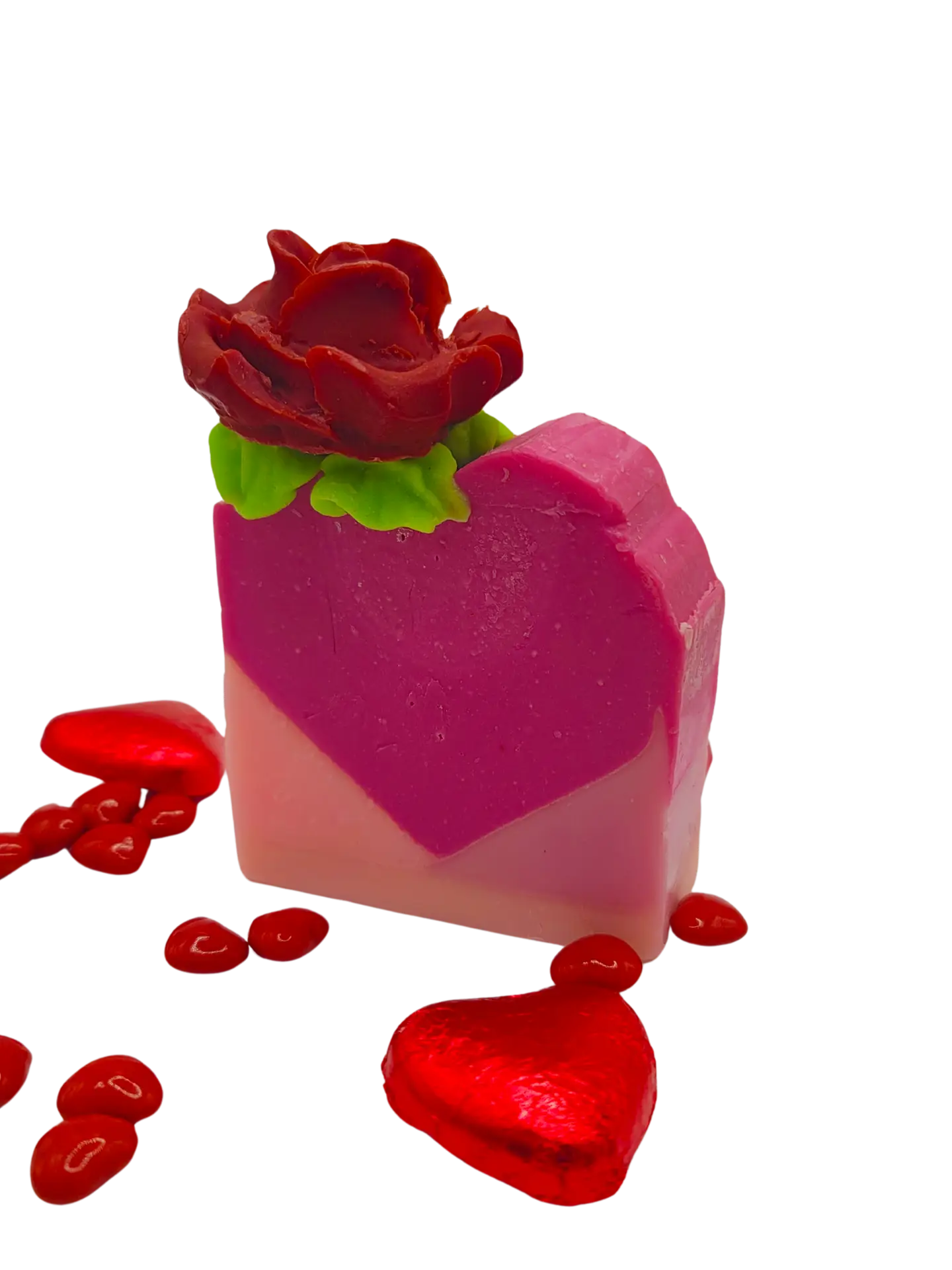 Savon artisanal avec une rose sculptée, riche en huiles naturelles et vitamine E, de Les Mels.