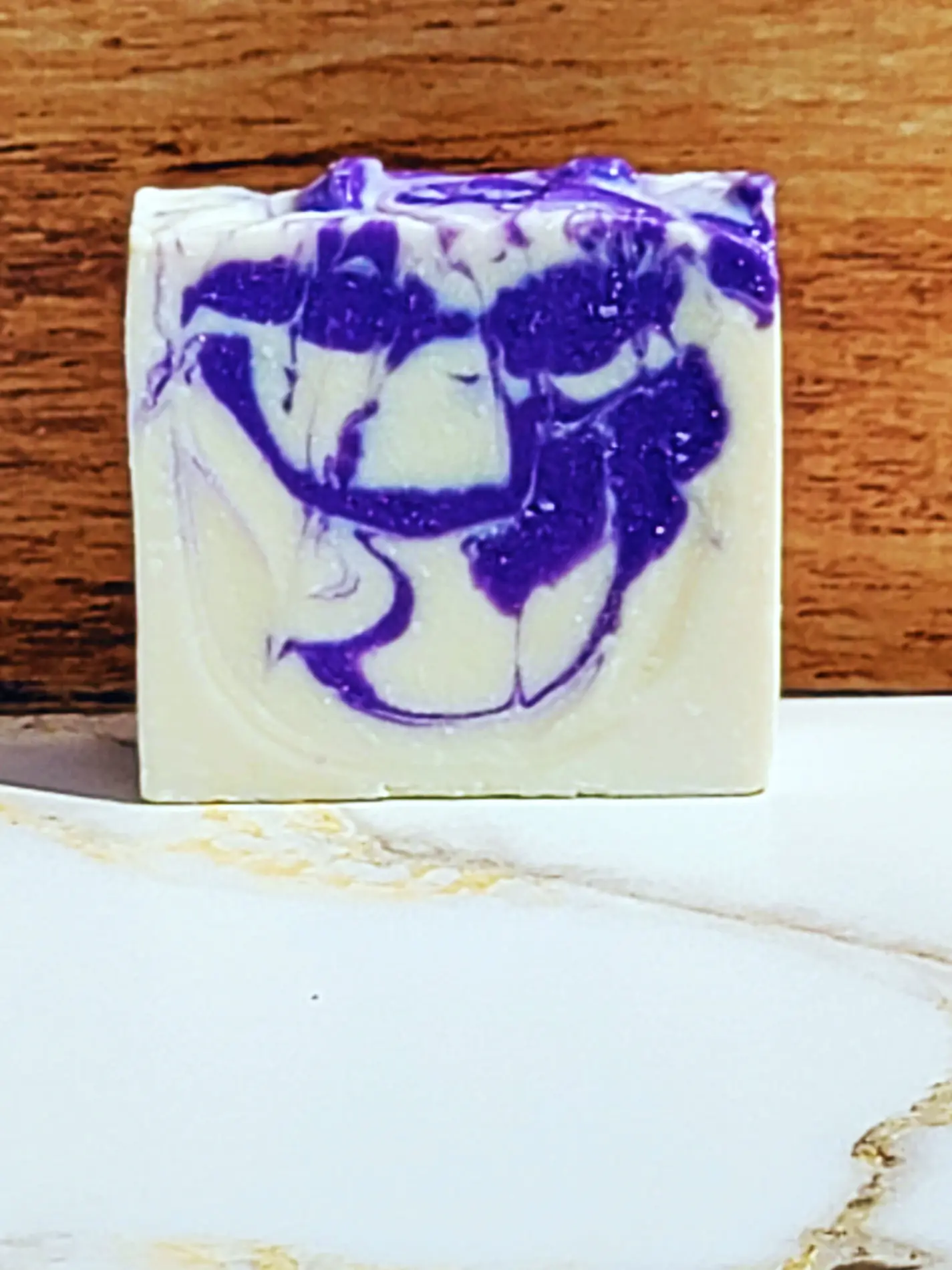 Savon naturel Cocon Lilas fait à la main.