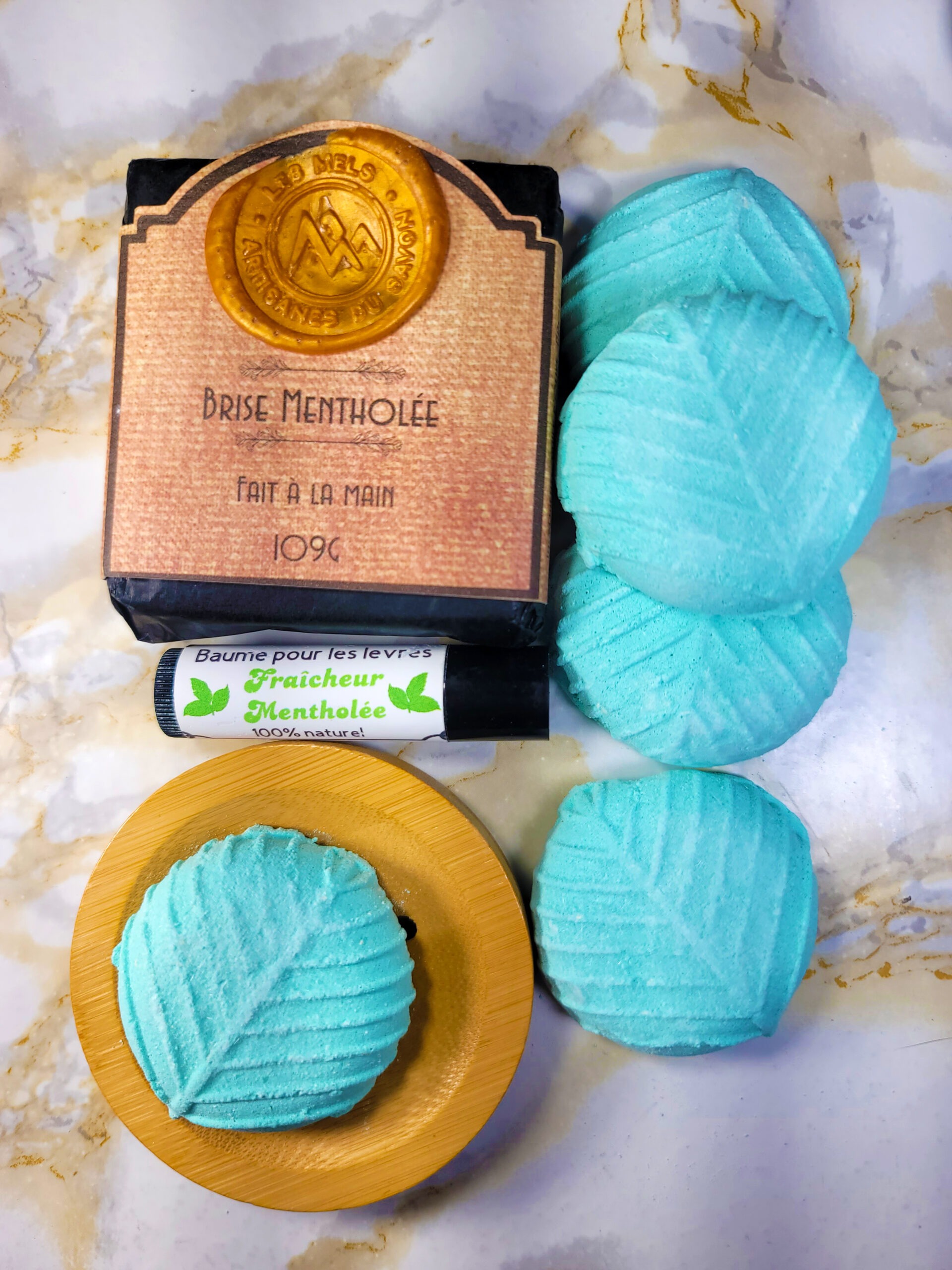 Ensemble Cadeau au menthol Les Mels avec savon, baume à lèvres, vapeurs de douche et porte-vapeur